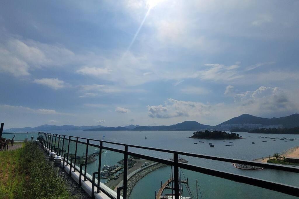 The Castle Ocean Marina Double Suite Yeosu Exterior foto