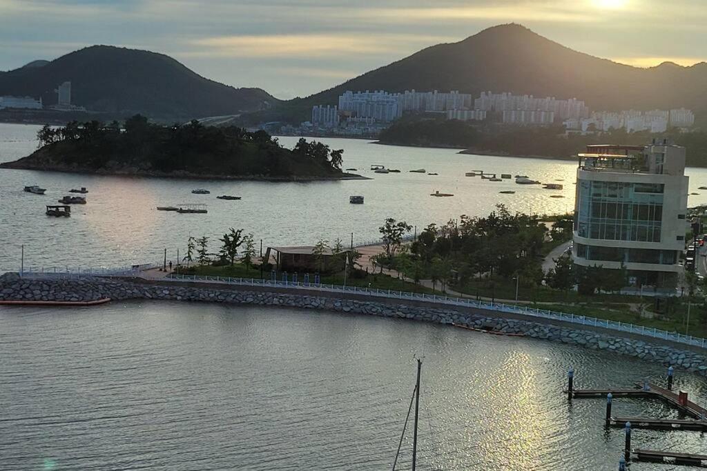The Castle Ocean Marina Double Suite Yeosu Exterior foto