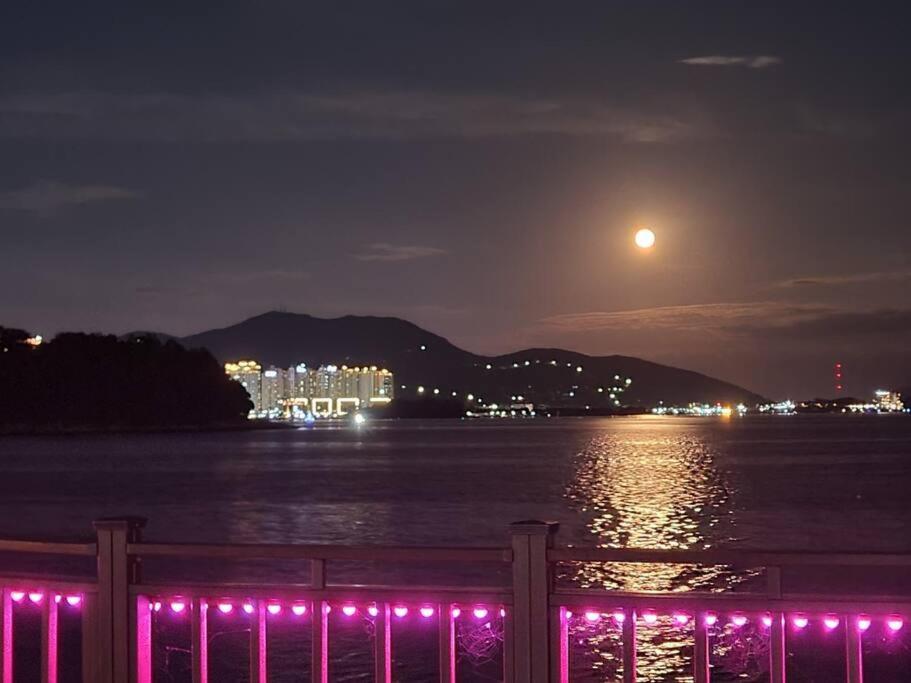 The Castle Ocean Marina Double Suite Yeosu Exterior foto